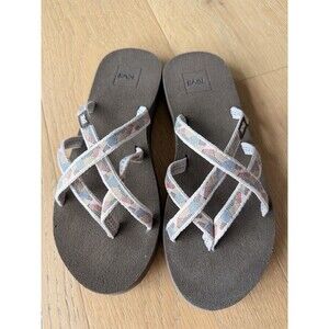 Teva Olowahu Women's Flip Flop Sandals Strappy Size 8 Geometric Beach Yoga